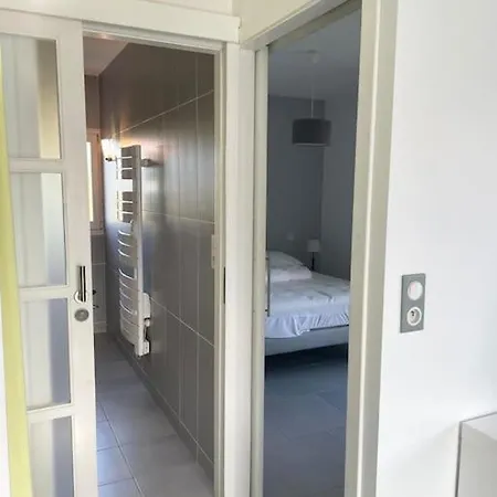 Anis- T2 Lumineux, Tres Bien Equipe, Proche Centre-ville Salies-de-Béarn