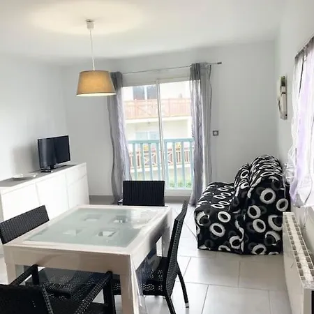 T2 Lumineux, Tres Bien Equipe, Proche Centre-ville * Salies-de-Béarn